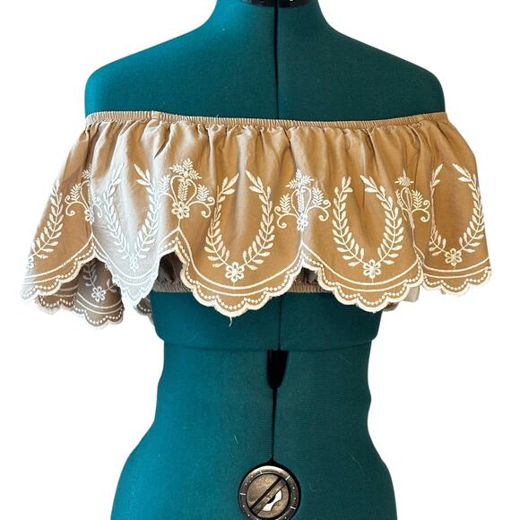 Sim & Sam Embroidered Eyelet Off Shoulder Crop Top Tan Boho Festival M NWOT - Picture 3 of 6